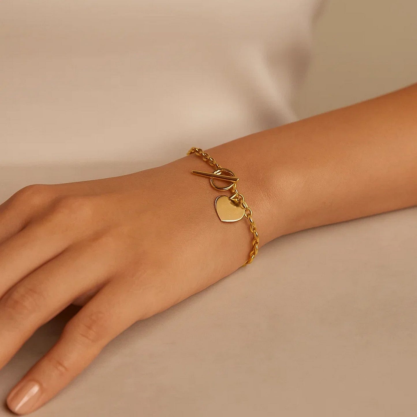 Toggle Bracelet with Heart Charm in 14k Yellow Gold (4.80 mm)